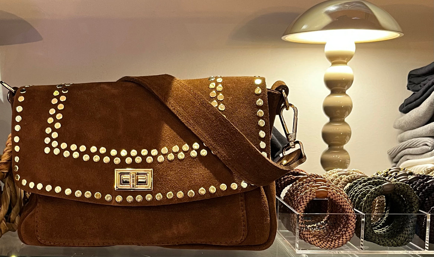 Sac clouté en cuir différence conceptstore