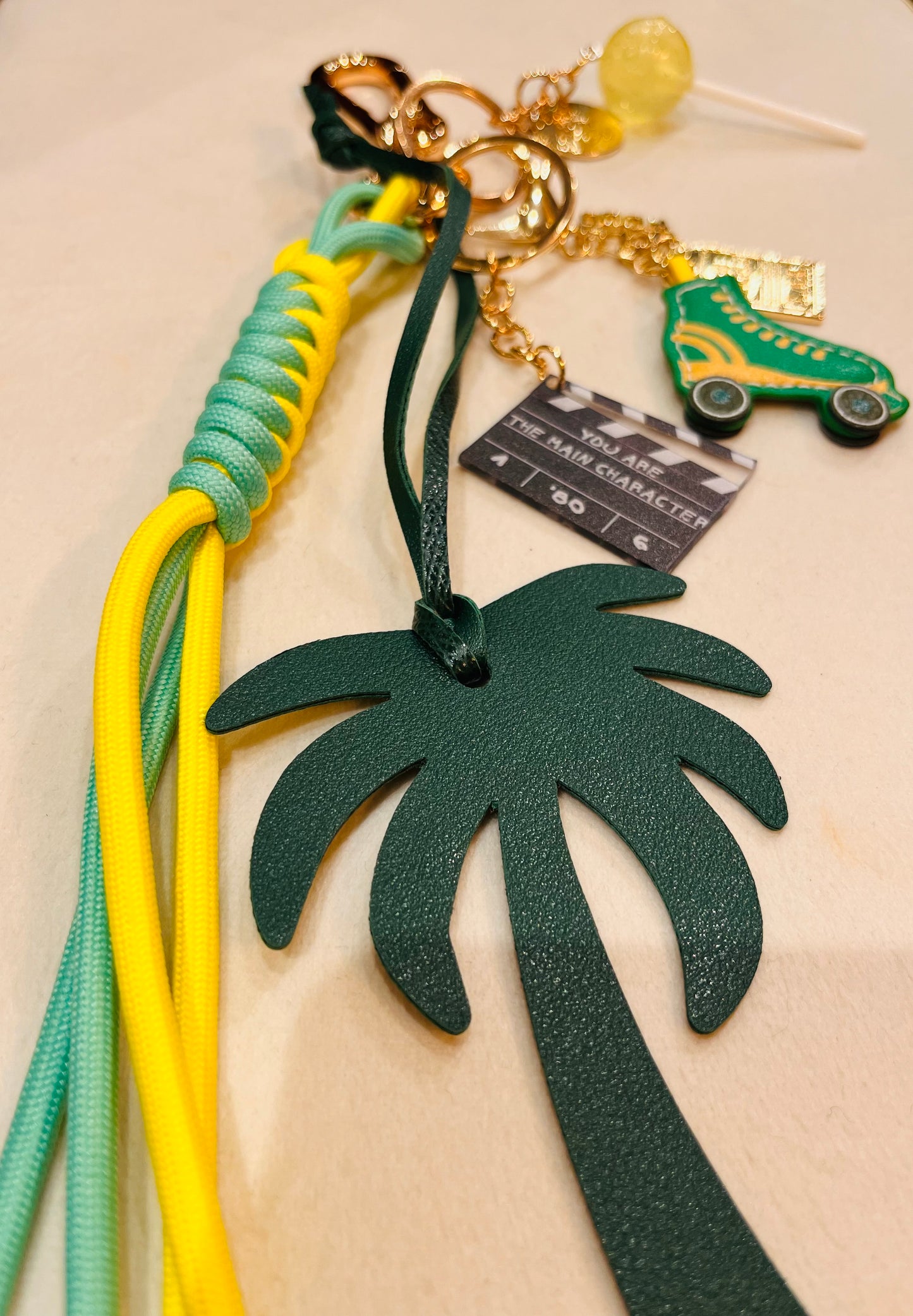Main character charm -Bijou de sac palm