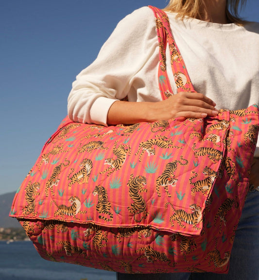 Cabas XL imprimé tigre Anouk&Ninon : le grand sac matelassé qui fait rugir votre style