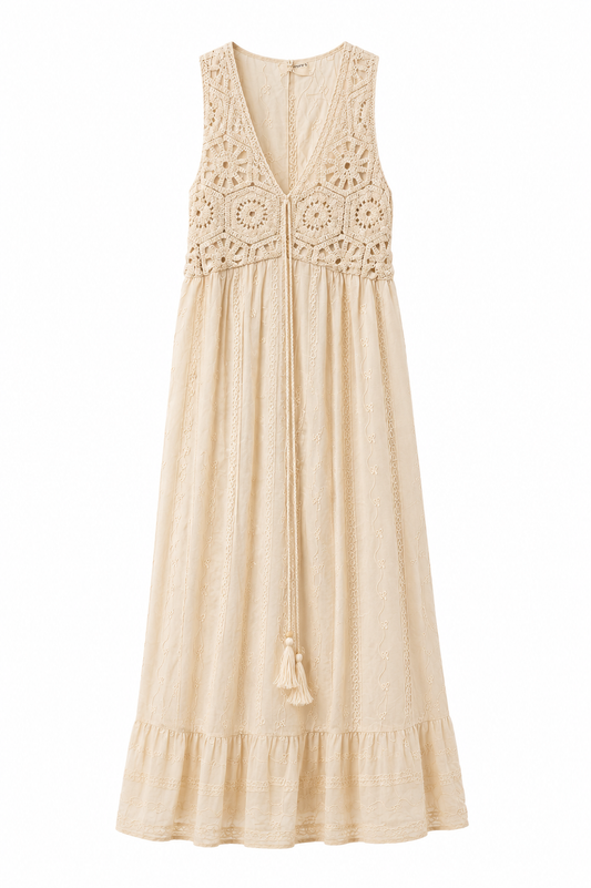 Robe longue décolleté en macramé