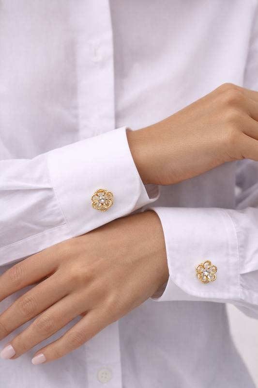 Cachés boutons Bijoux | petit détail qui fait passer votre look de simple a effortless