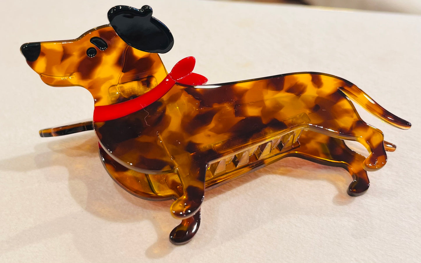 Pince à cheveux Teckel écaille l’accessoire fun .