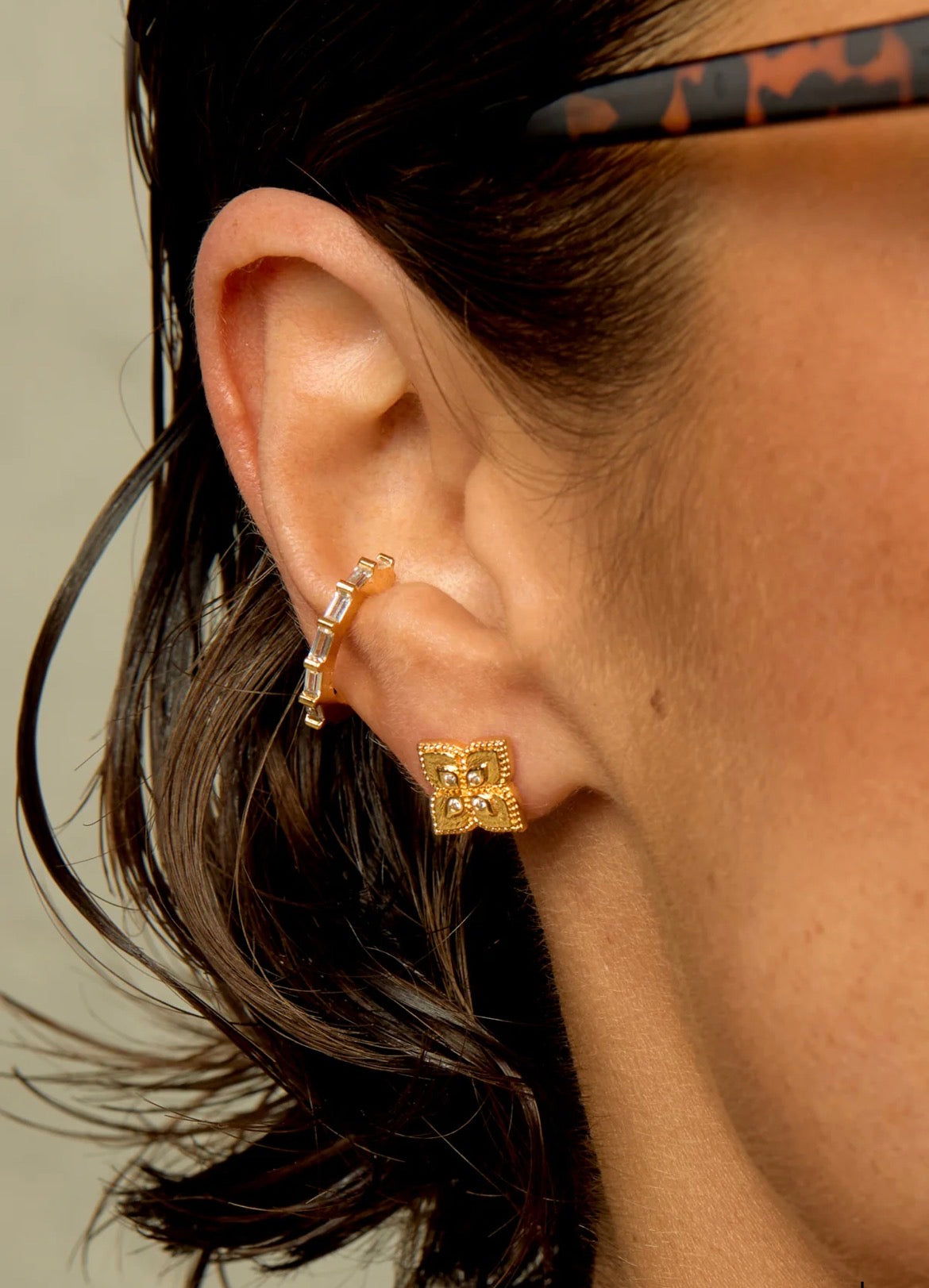 Boucles d'Oreilles Lotus Dorées Zircons – Mya Bay | Puces Florales Femme