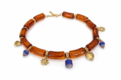 Collier Quaia Résine ambre & charms dorés
