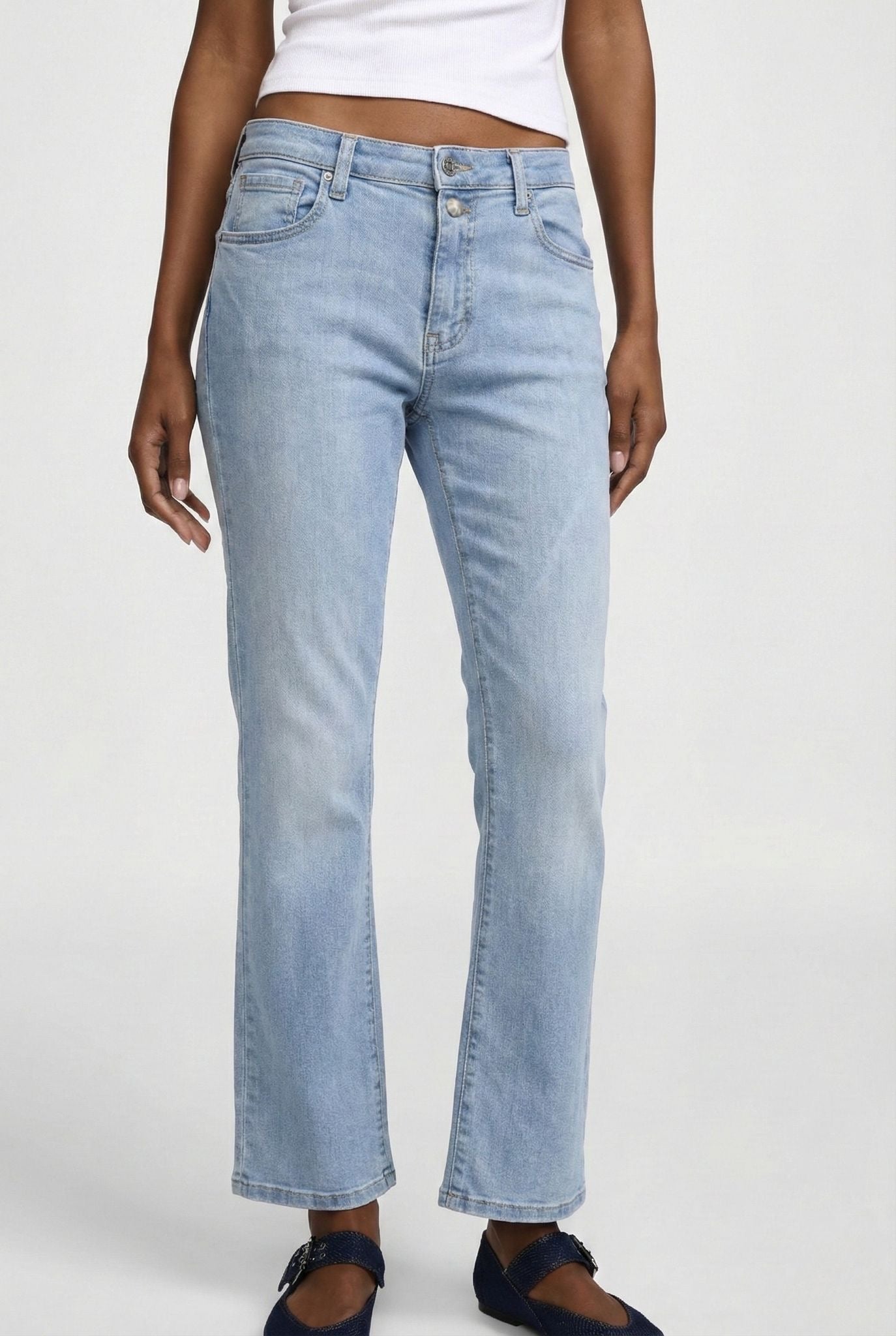 Jean Please Iconic Lightdenim -Le droit parfait qui allonge la silhouette