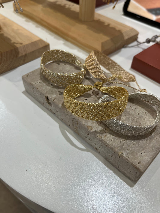 M AA Y A Z Bracelet tissé coming soon ….