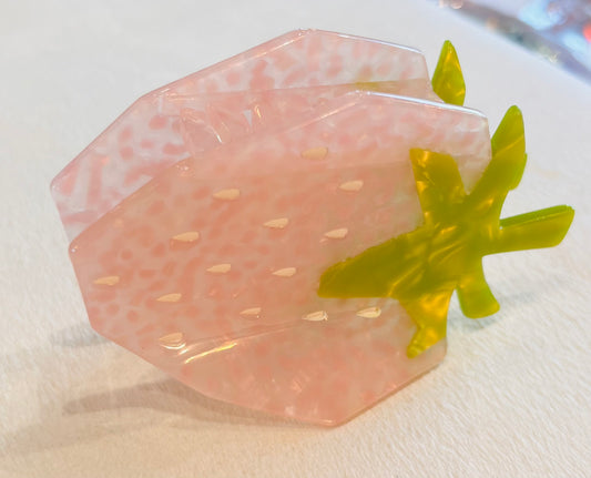 Pince à cheveux Fraise en acétate rose -Accessoire cheveux tendance femme