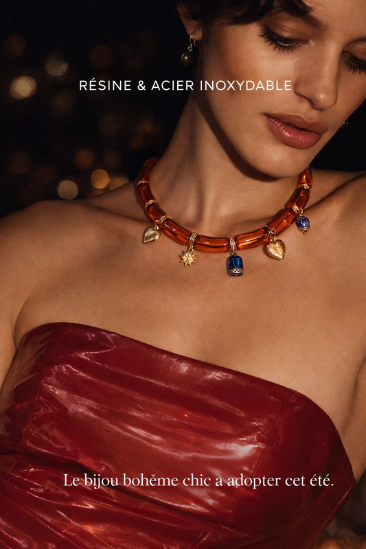 Collier Quaia Résine ambre & charms dorés