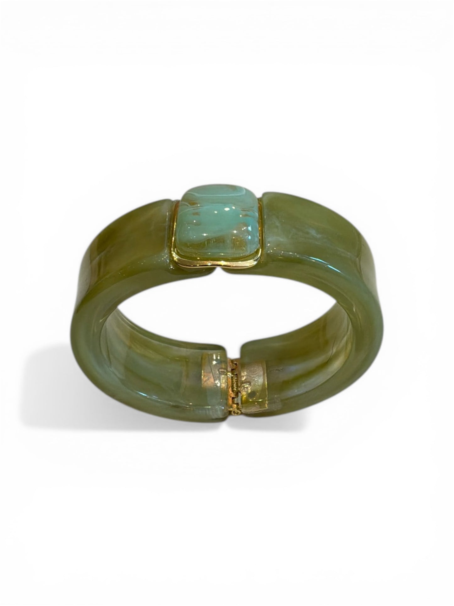 Bracelet manchette QUAIA en résine vert céladon & acier inoxydable doré ouvrant