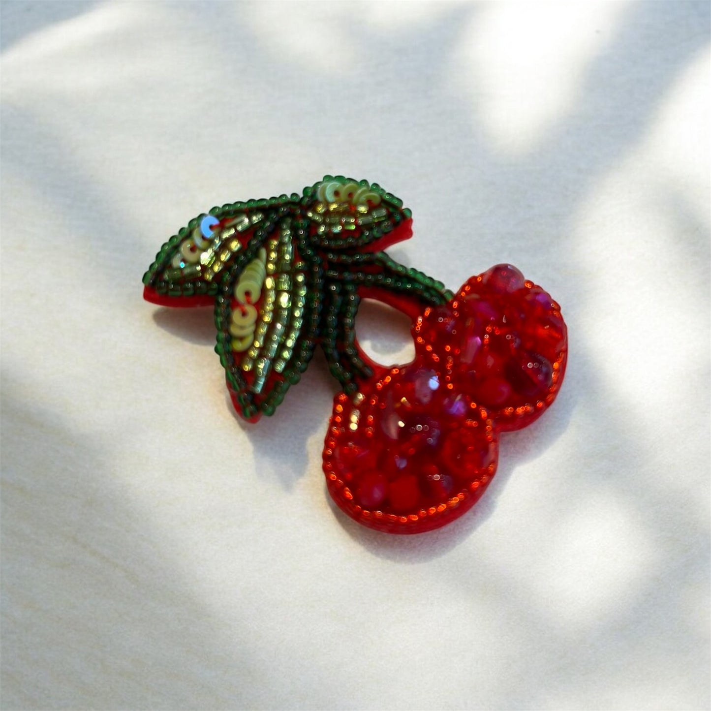 Broche Cerises Perles & Strass – Schouia | Accessoire Mode Fun Femme