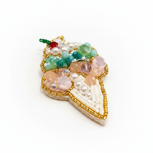 Broche glace Gelato Girl – fond blanc premium